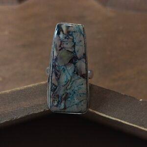 Elegant Silver and Blue Stone Ring